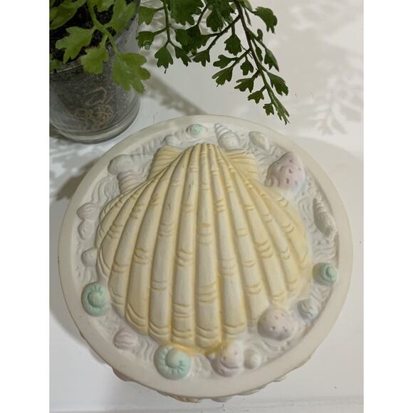 Vtg Pastel Seashell Starfish Round Ceramic Trinket Box Dish W Lid Coastal Decor - Picture 2 of 7